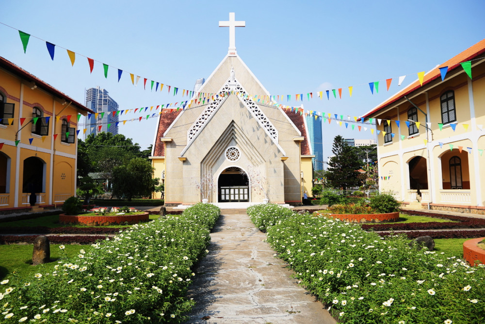 Nhà thờ và tu viện Hội Dòng Mến Thánh Giá Thủ Thiêm sẽ được gìn giữ nguyên vẹn, tạo điểm nhấn cho khu đô thị mới Thủ Thiêm hiện đại - Ảnh: Thành Lâm