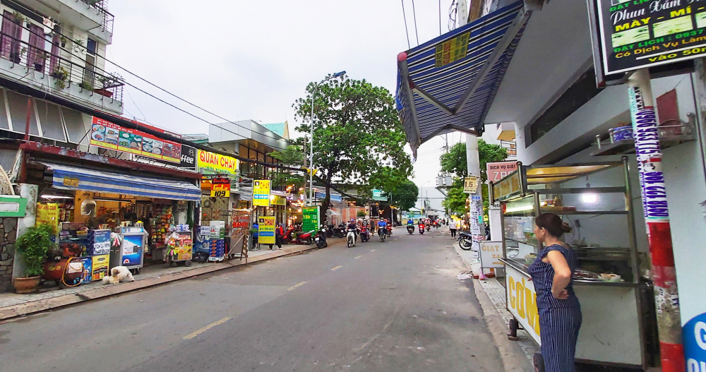 Hai tháng gần đây, phố kinh doanh ở đường Lê Lợi, Q.Gò Vấp trở nên sầm uất - ảnh: phùng huy