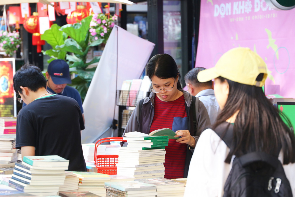 Học sinh - sinh viên ít chịu đọc hay phương thức phát triển văn học đọc chưa phù hợp? Ảnh: Diễm Mi