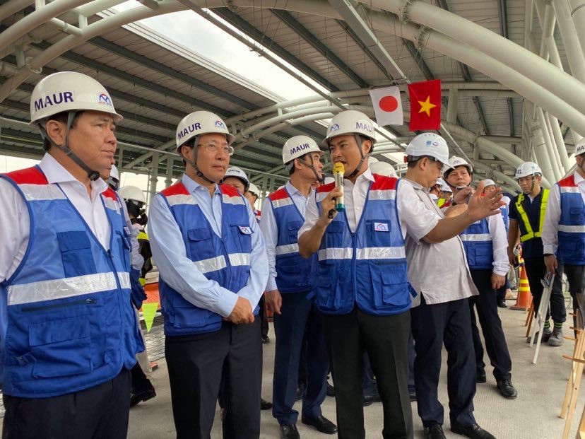 Ông Phạm Bình Minh đi thị sát công trường tuyến Metro 1 tại TP.HCM sáng 29/6