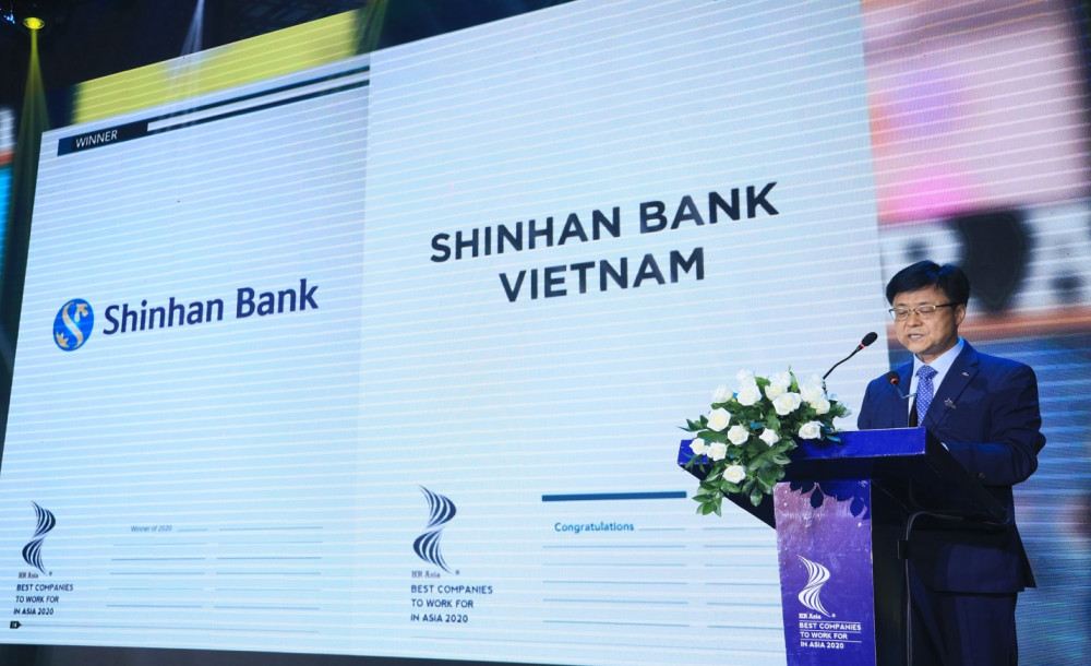 Ông Kim Hwi Jin – Phó Tổng giám đốc của Ngân hàng Shinhan tại Việt Nam tại buổi lễ trao giải