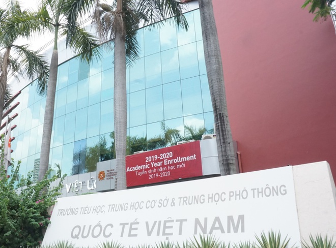 Phụ huynh phản đối chính sách học phí của trường, nhưng học sinh phải chịu hậu quả