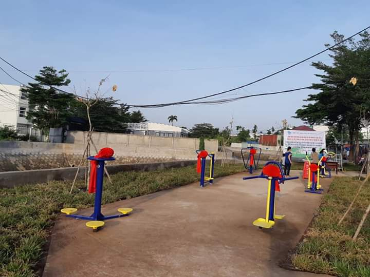 Ngoài mô hình của các cơ sở, Hội LHPN quận 12 cũng triển khai mô hình lắp đặt thiết bị thể thao tại phường Thạnh Lộc. 