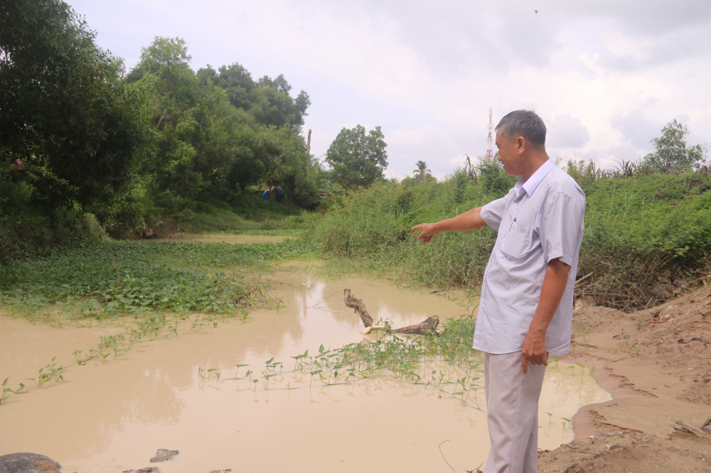 Nước suối Đá bị ô nhiễm nghiêm trọng khiến người dân xã Bình Châu khốn khổ