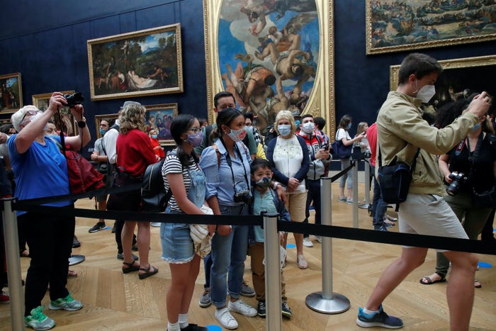 Mùa hè 2019, 9,6 triệu người đã ghé thăm bảo tàng Louvre, năm nay con số sẽ giảm đi đáng kể. Không cso quá nhiều khách tham quan xếp hàng để ngắm nàng Mona Lisa.