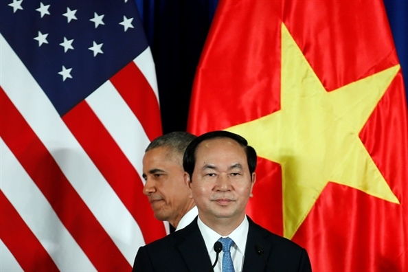 Vào tháng 5/2016, trong chuyến thăm chính thức tới Việt Nam, Tổng thống Obama tuyên bố dỡ bỏ lệnh cấm bán vũ khí đối với Việt Nam vốn tồn tại trong bốn thập kỷ, xóa bỏ dấu vết cuối cùng của Chiến tranh Việt Nam. (Ảnh: Reuters)