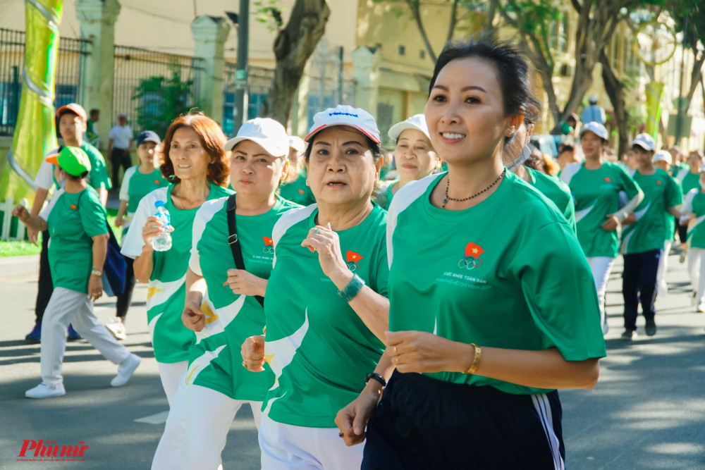 Đường chạy của Hội người cao tuổi luôn đầy ấp tiếng cười