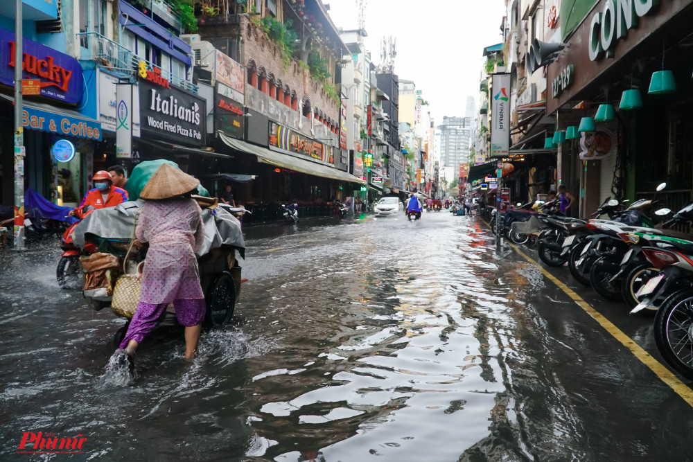 Khung cảnh khác lạ so với sự náo nhiệt về đêm của Bùi Viện