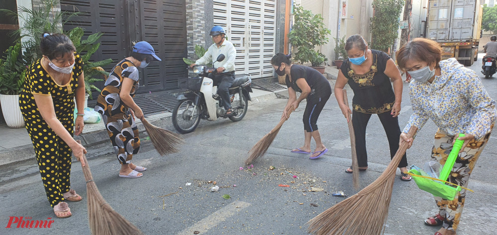 Người dân TPHCM ra quân tổng vệ sinh các tuyến đường