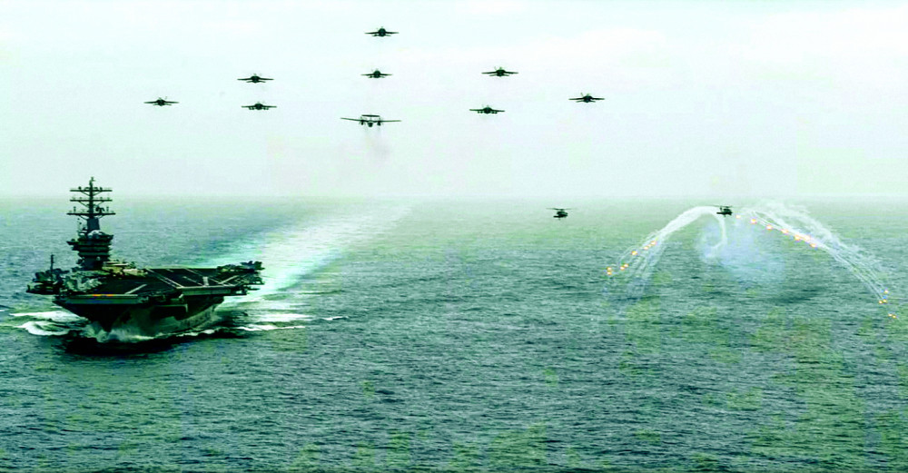 Tàu sân bay Mỹ USS Nimitz cùng phi đội trên tàu thao diễn ở Thái Bình Dương ngày 2/6/2020  