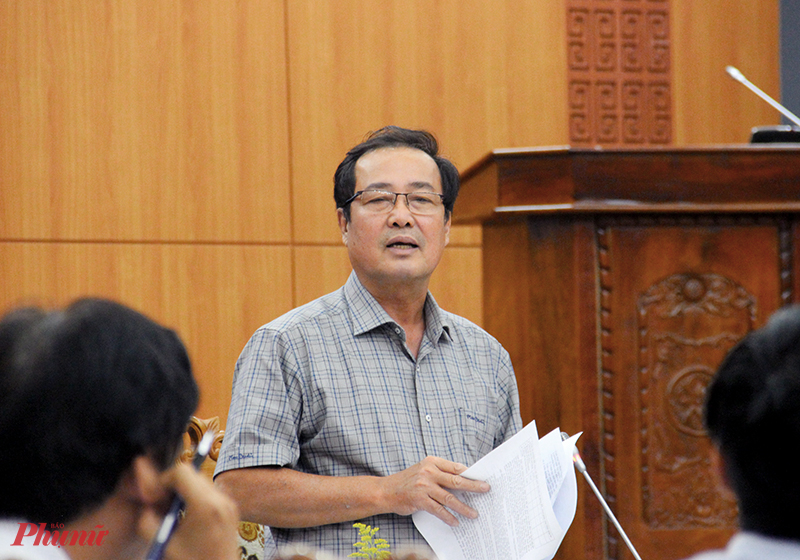 Ông Huỳnh Khánh Toàn chủ trì một cuộc họp báo của UBND tỉnh Quảng Nam - Ảnh: Lê Đình Dũng