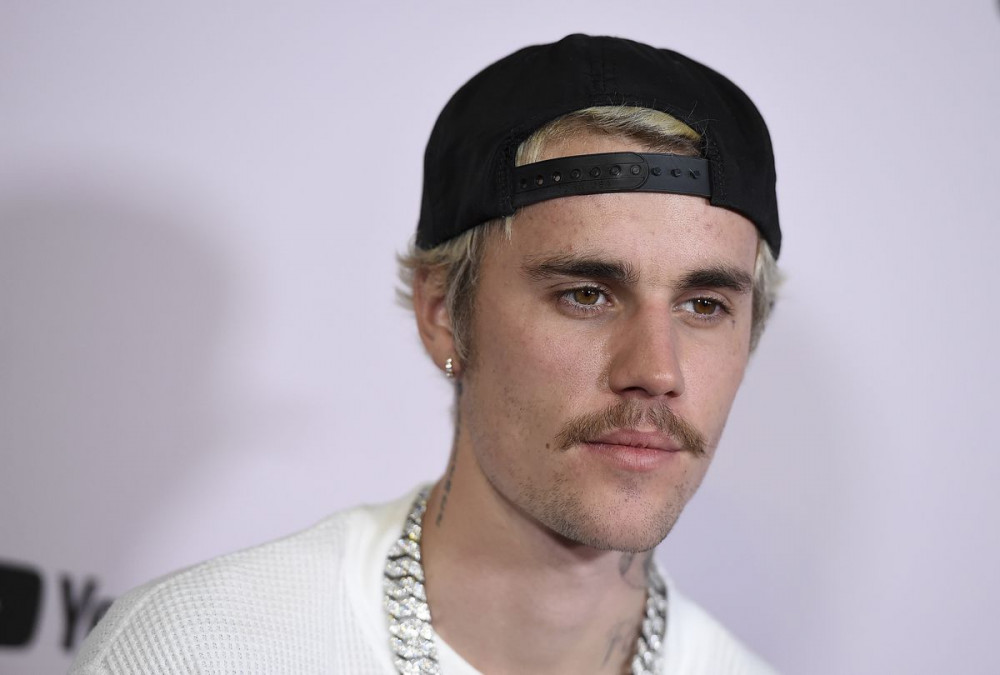 Justin Bieber quyết tìm ra 2 tài khoản tố cáo nam ca sĩ tấn công tình dục.