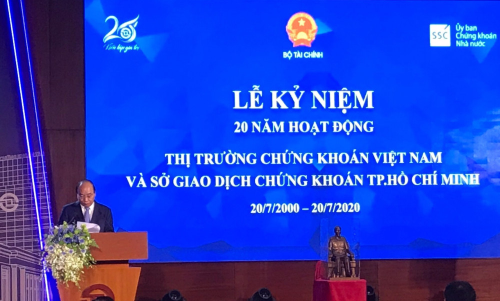 Thủ tướng Nguyễn Xuân Phúc phát biểu tại Lễ kỷ niệm 20 năm hoạt động Thị trường chứng khoán Việt Nam và Sở Giao dịch chứng khoán TPHCM (20/7/2000-20/7/2020). Ảnh: L.H.