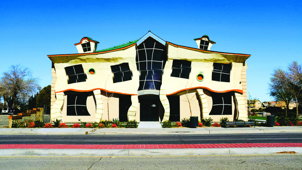 Một tòa nhà theo phong cách kiến trúc ven đường ở Nam California