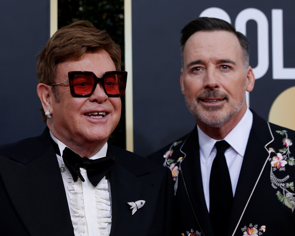 Nam danh ca và một nửa hành phúc hiện tại - nhà làm phim David Furnish.