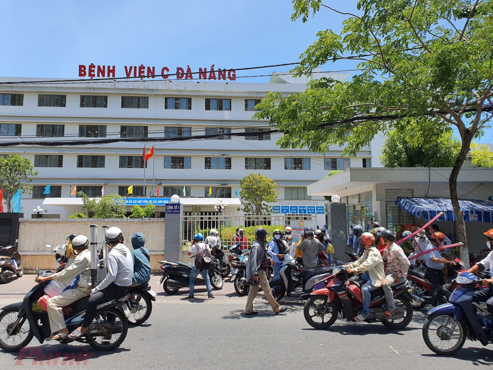 Bệnh viện C, Bệnh viện Đà Nẵng và các Trung tâm y tế nơi ông T.V.D. từng lui tới trong thời gian ủ bệnh cũng được tiến hành khoanh vùng, hạn chế người ra vào và phun thuốc khử khuẩn.