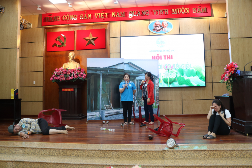 Tiểu phẩm Lỗi tại ai của Hội LHPN phường Tam Phú. 