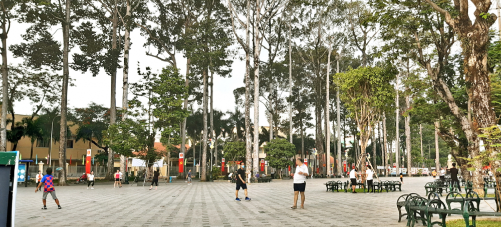 Sau khi được chỉnh trang, công viên  Văn Lang là nơi luyện tập thể thao,  sinh hoạt văn hóa của người dân