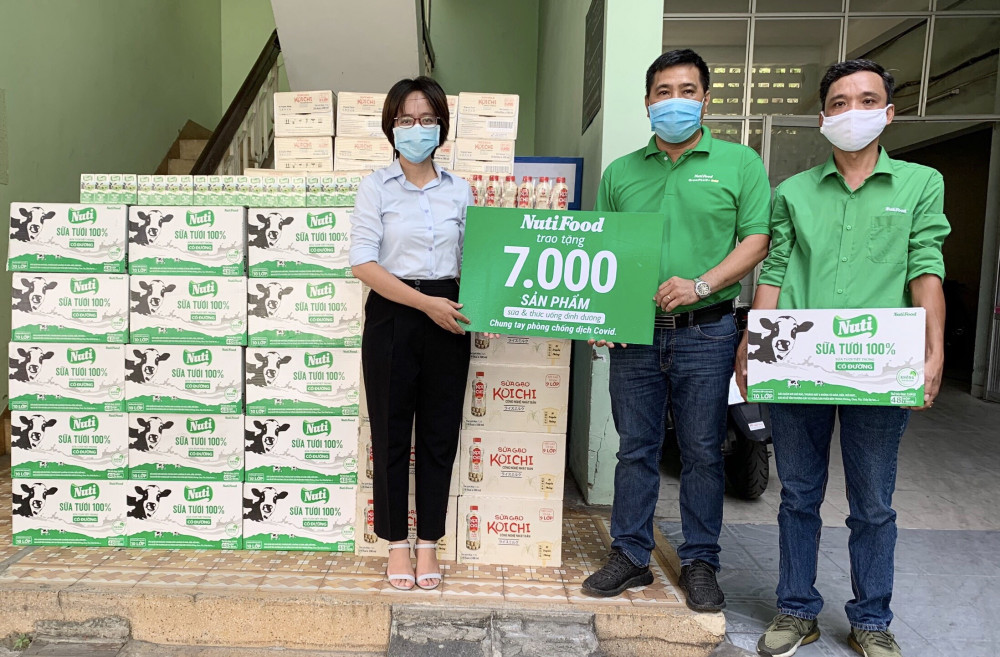 Nutifood trao tặng 7.000 sản phẩm sữa và dinh dưỡng cho đại diện Sở Y tế TP.Đà Nẵng