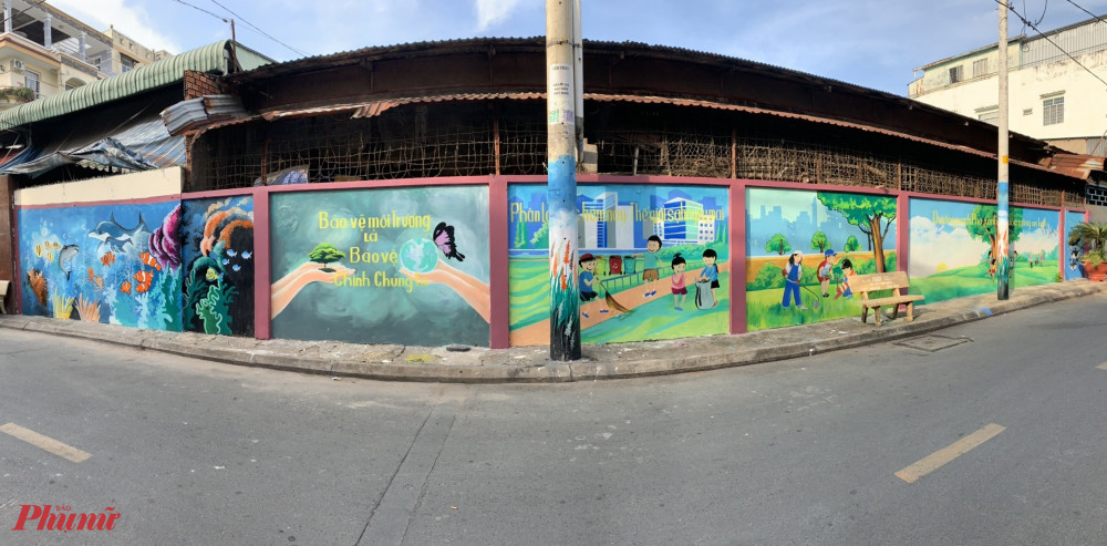 Tuyến đường Hoàng Xuân Hoành được sơn vẽ hình ảnh tuyên truyền bảo vệ môi trường