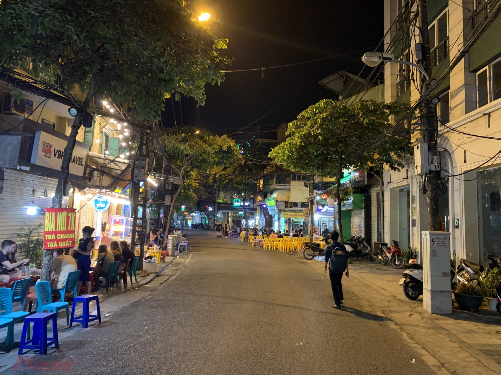 Những khu phố nhậu hoạt động cầm chừng từ tối ngày 31/7.