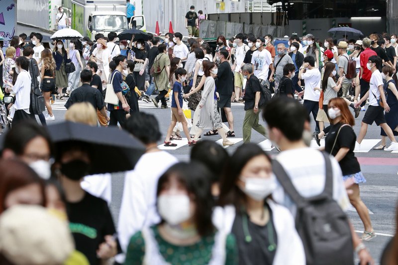 Hôm 2/8, người dân Tokyo vẫn hoạt động bình thường giữa dịch COVID-19.
