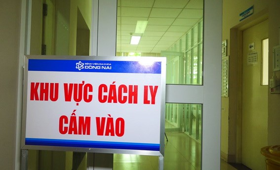 Khu cách ly tập trung tại Khoa Nhiễm, BVĐK Đồng Nai đang cách ly chồng và con trai bà Ng.