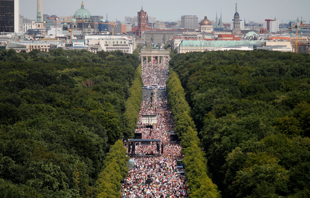 Khoảng 17.000 người xuống đường tại Berlin.