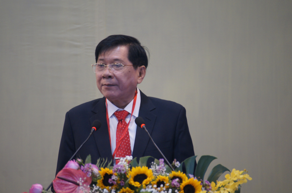 Ông Lê Văn Tân - Bí thư quận ủy quận 6 trình bày báo cáo chính trị tại Đạii hội