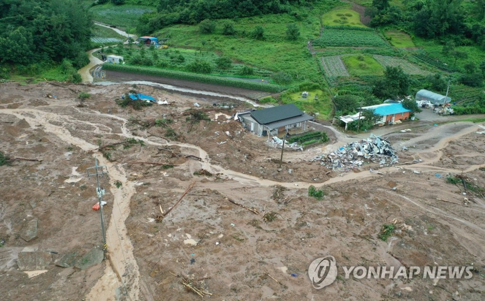 Trong những ngày tới, Hàn Quốc tiếp tục hứng chịu cơn bão Jangmi, dự báo sẽ gây mưa lớn ở miền Trung nước, khu vực vừa trải qua đợt ngập lụt nghiêm trọng.