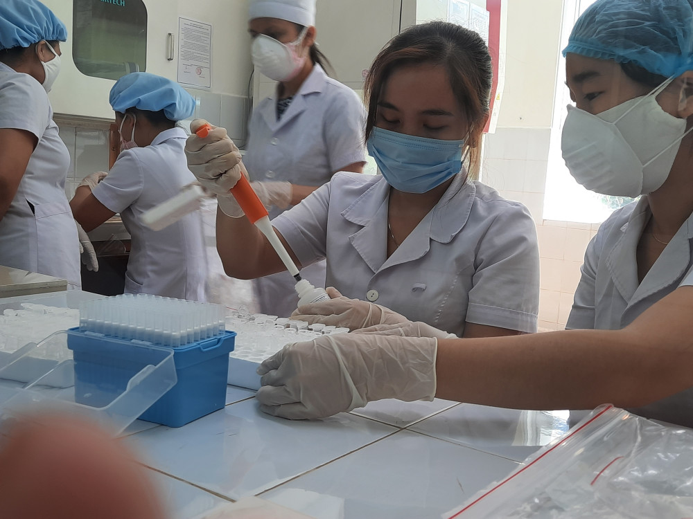 Hiện tại, Quảng Nam đang đẩy mạnh lấy các mẫu xét nghiệm để xác định các người nhiễm, nghi nhiễm