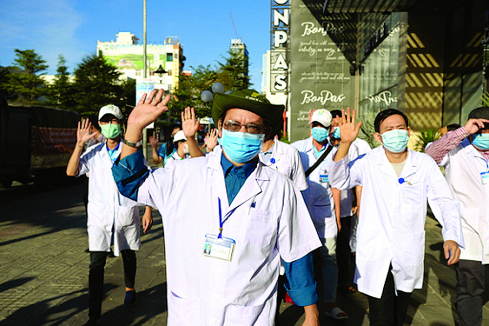 Các bác sĩ, điều dưỡng đến hỗ trợ  Đà Nẵng chống dịch