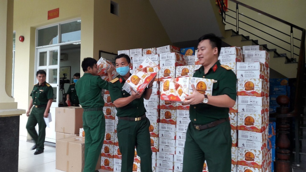 Các sản phẩm Trà thanh nhiệt Dr Thanh sẽ được các chiến sĩ phân bố ra khắp các tỉnh thành trong quân khu. Ảnh: THP cung cấp