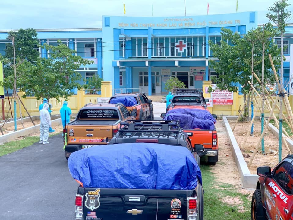 Đội ngũ xe bán tải tình nguyện hỗ trợ việc vận chuyển tại Đà Nẵng những ngày qua