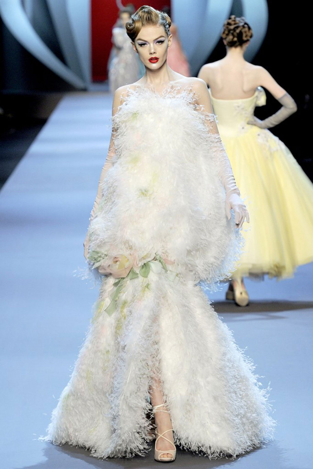 Thương hiệu: Christian Dior. Show trình diễn xuân hè 2011. Thiết kế cao cấp đặt may.
