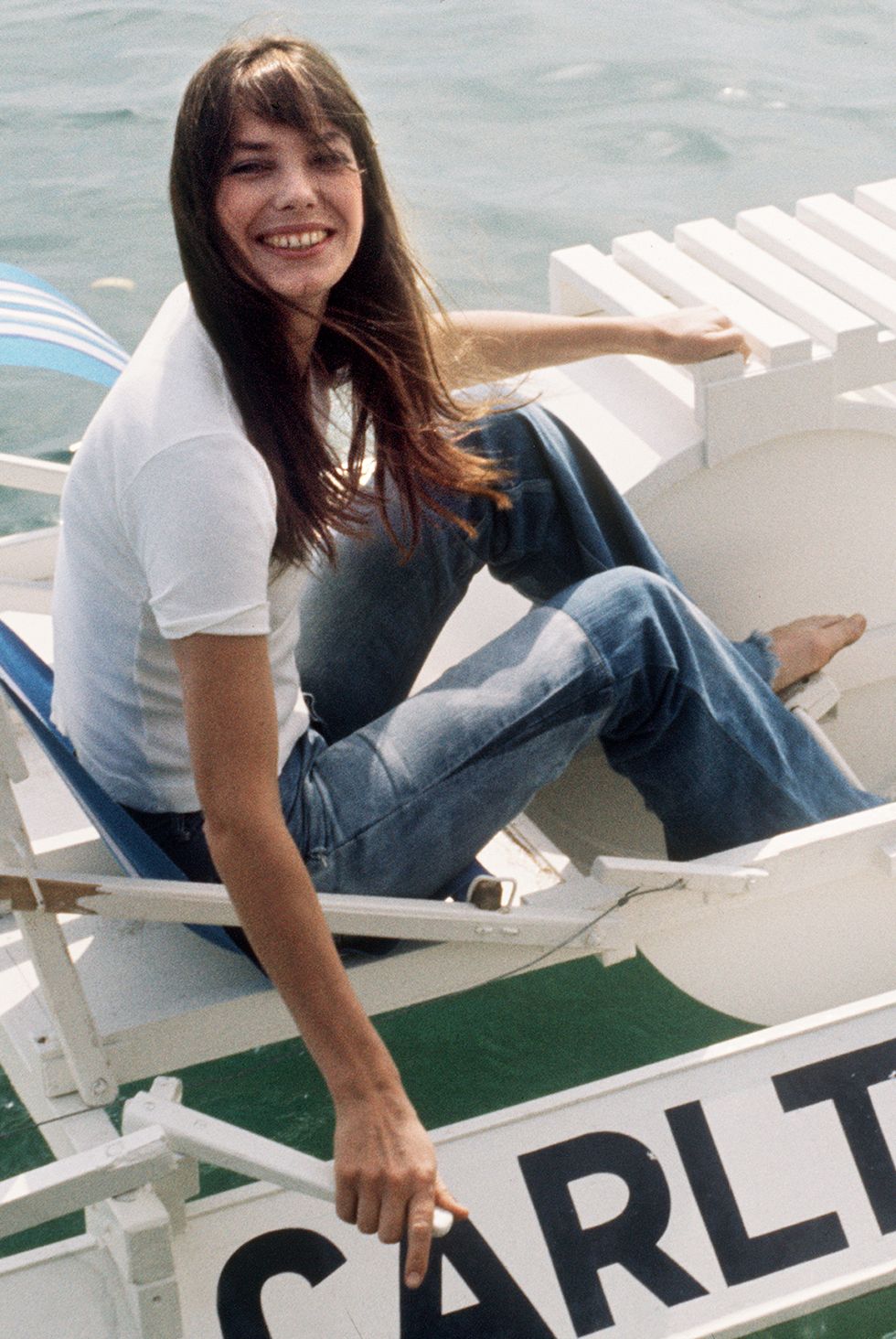 Jane Birkin, 1974 Chỉ Jane trông thướt tha trong chiếc quần jean và áo phông trong Liên hoan phim Quốc tế Cannes lần thứ 28.