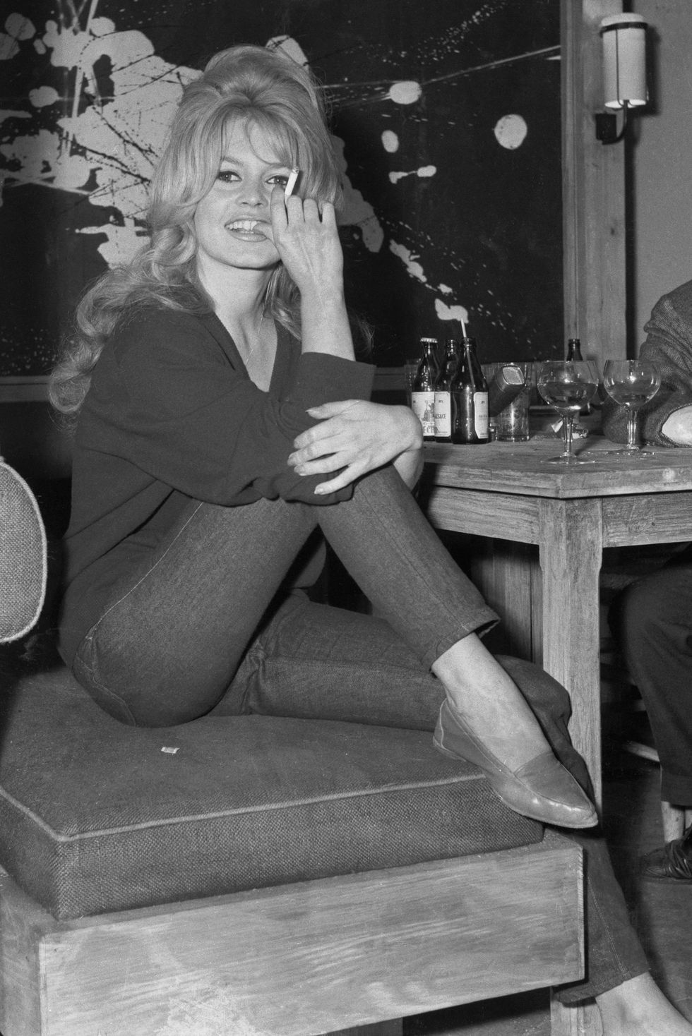 Bridget Bardot, 1960 Bardot diện một chiếc quần skinny jeans hiện đại theo phong cách retro trên phim trường La Verite . Sẽ mặc hôm nay.