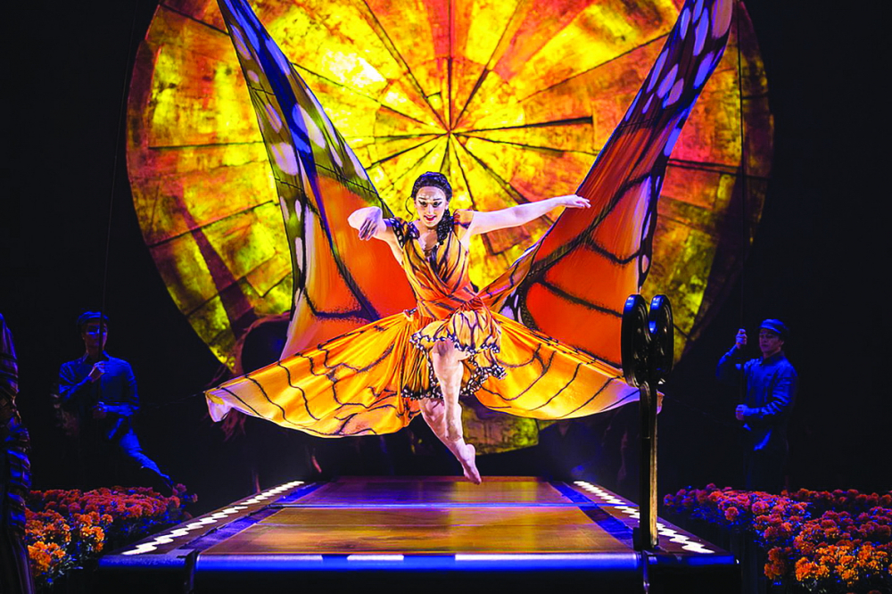 Một nghệ sĩ thuộc công ty xiếc Cirque du Soleil “cháy hết mình” trong buổi biểu diễn Luzia kể về nền văn hóa Mexico 