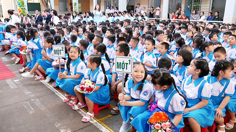 Để nhận hết trẻ trên địa bàn vào lớp Một, nhiều địa phương không đáp ứng được tiêu chí 100% học sinh được học hai buổi/ngày của chương trình mới