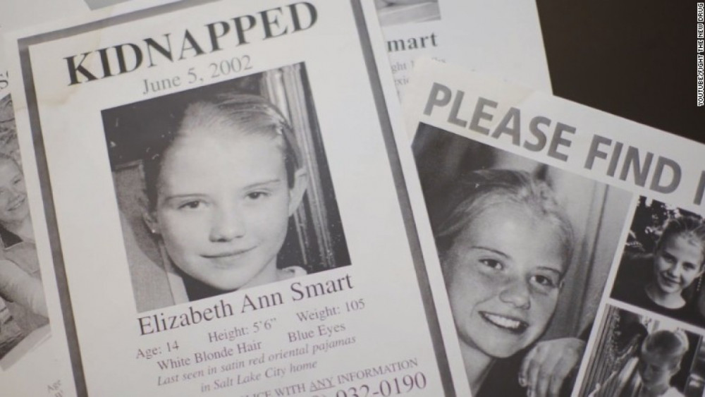 Thông tin và hình ảnh cô bé Elizabeth Smart bị bắt cóc được đăng tải trên khắp các mặt báo - Ảnh: Fox 8