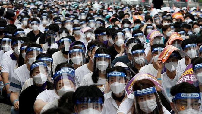 Hàng chục ngàn bác sĩ đình công tại Hàn Quốc trong lúc dịch bệnh bùng phát mạnh.
