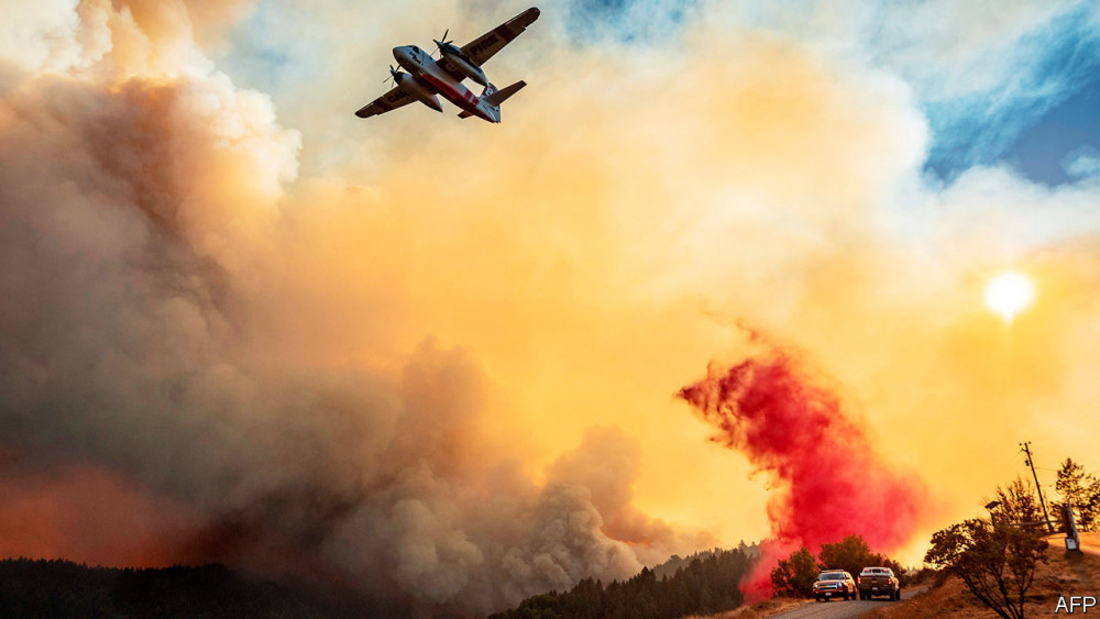 California đang phải hứng chịu những trận cháy rừng khủng khiếp nhất trong lịch sử - Ảnh: AFP