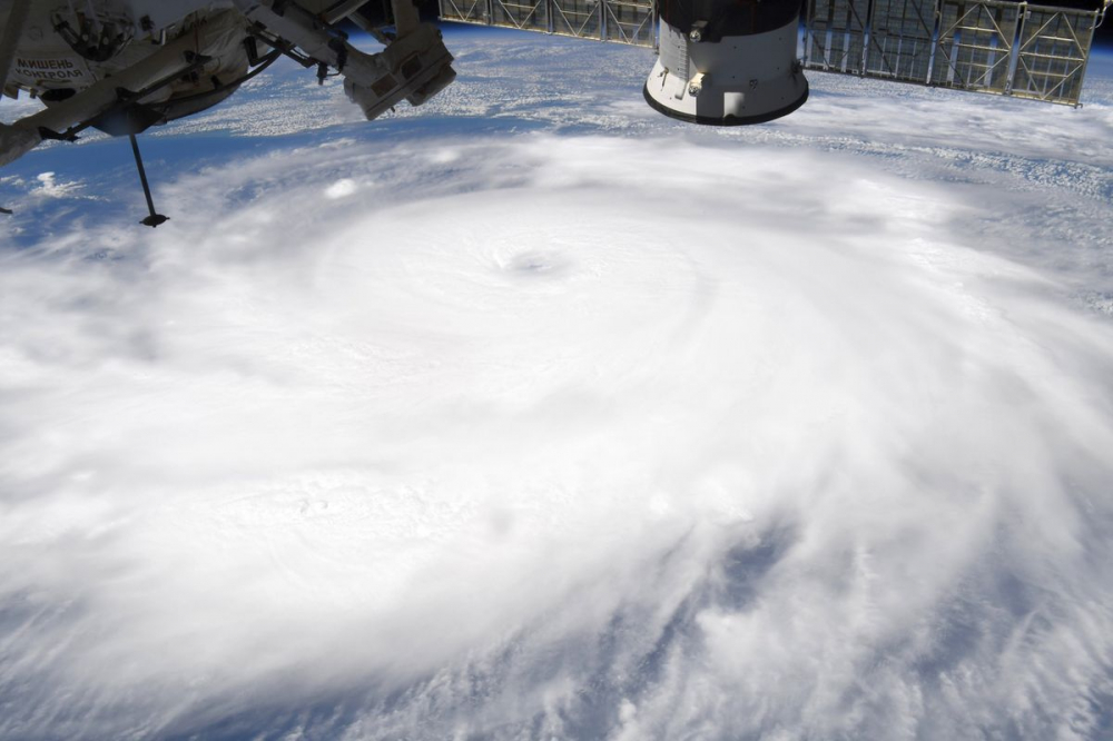 Hình ảnh về cơn bão Laura do phi hành gia Chris Cassidy chụp từ Trạm Vũ trụ Quốc tế hôm thứ Tư 26/8.