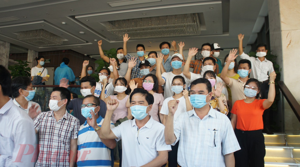 Các y bác sỹ tạm biệt Đà Nẵng về lại địa phương