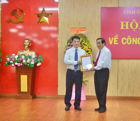 Ông Đặng Ngọc Huy được điều động giữ chức Phó Bí thư Thường trực Tỉnh ủy Quảng Ngãi nhiệm kỳ 2015- 2020 ảnh H.C