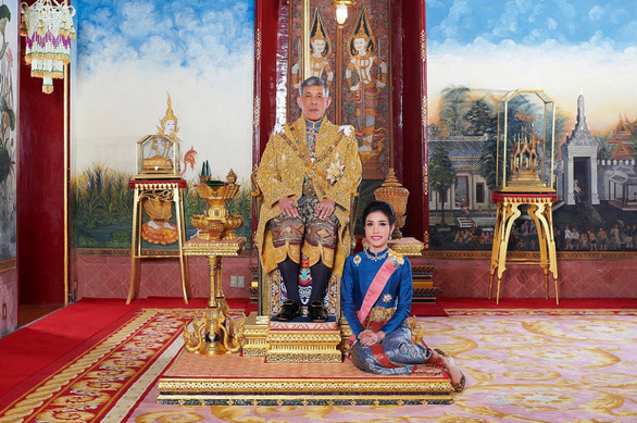 Vua Thái Lan Maha Vajiralongkorn và Hoàng quý phi 