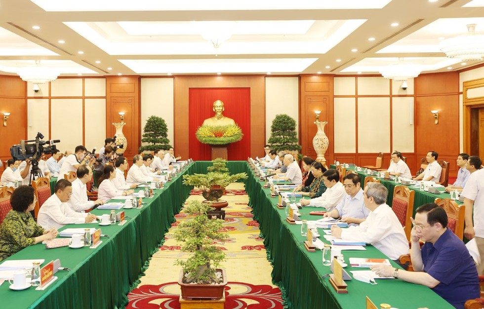 Toàn cảnh buổi làm việc của tập thể Bộ Chính trị với Ban Thường vụ Thành ủy Thành phố Hồ Chí Minh