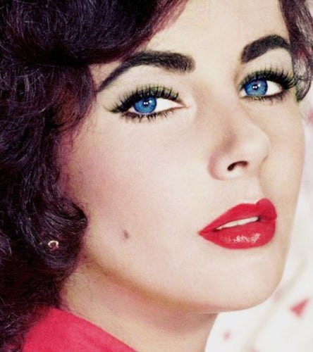 Nữ diễn viên Elizabeth Taylor đặc biệt yêu thích màu son đỏ