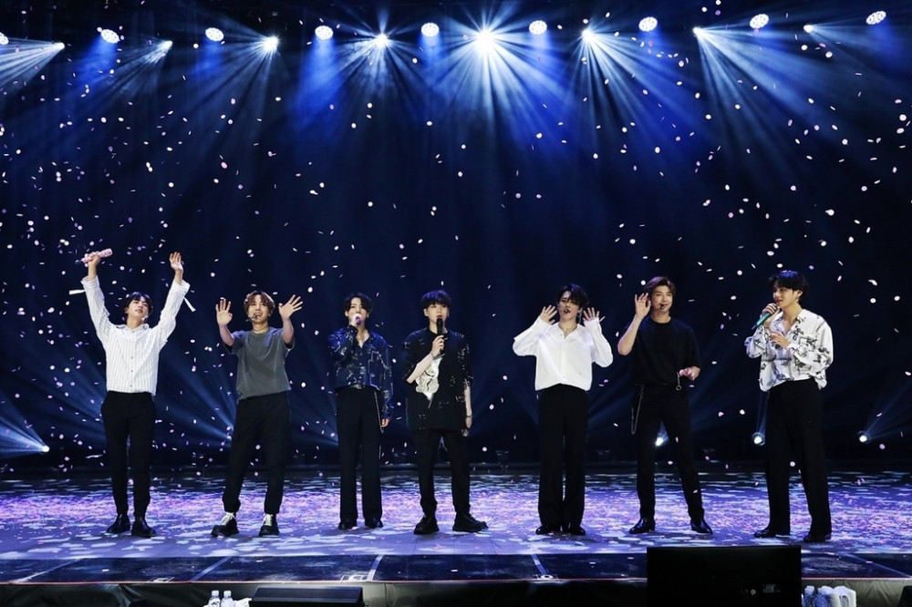 BTS tổ chức buổi hòa nhạc trực tuyến “Bang Bang Con: The Live” vào ngày 14 tháng 6