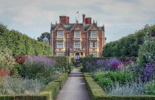 Khuôn viên Sandringham Estate ngập tràn màu sắc mùa hoa nở
